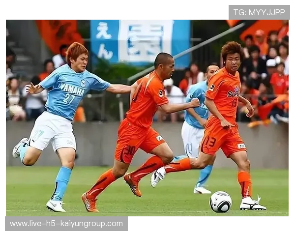 中场连续直塞撕开防线前锋轻松推进得手成经典:足球战术的新纪元 中场连续直塞撕开防线前锋轻松推进得手成经典:足球战术的新纪元